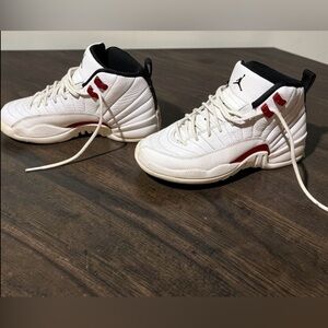 Kids 5y Jordan 12 twist sneakers